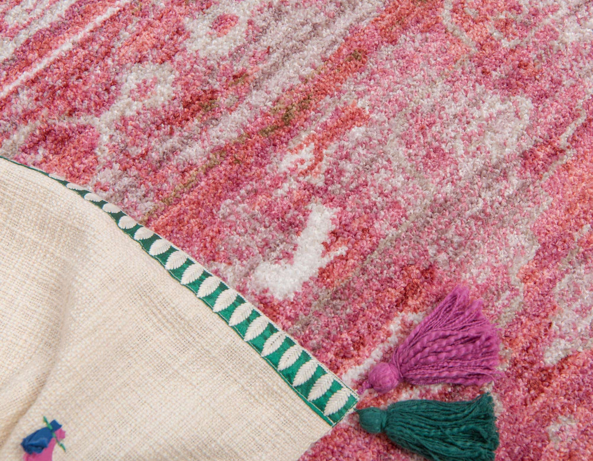 Rechteck Teppich Madrid in Rosa von Hadorn™ - Lifestyle Image