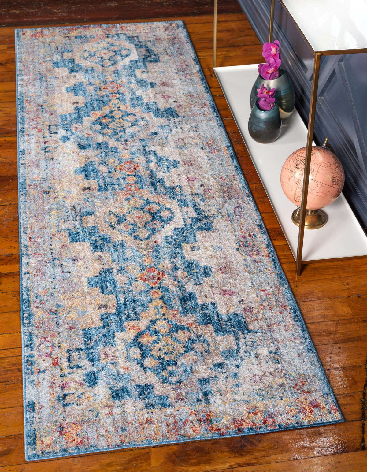 Läufer Teppich Madrid in Blau von Hadorn™ - Lifestyle Image