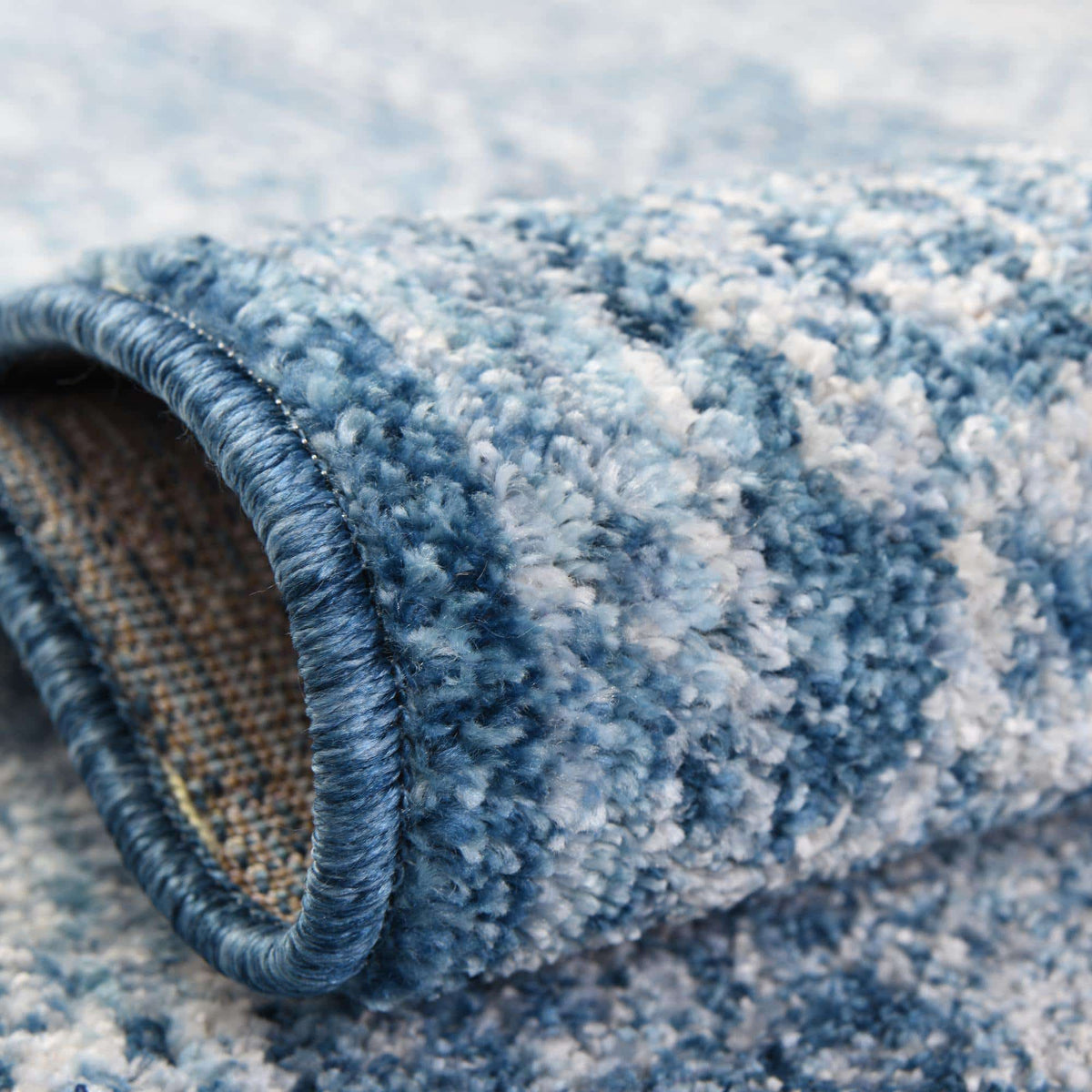 Rechteck Teppich Brooklyn in Blau von Hadorn™ - Lifestyle Image