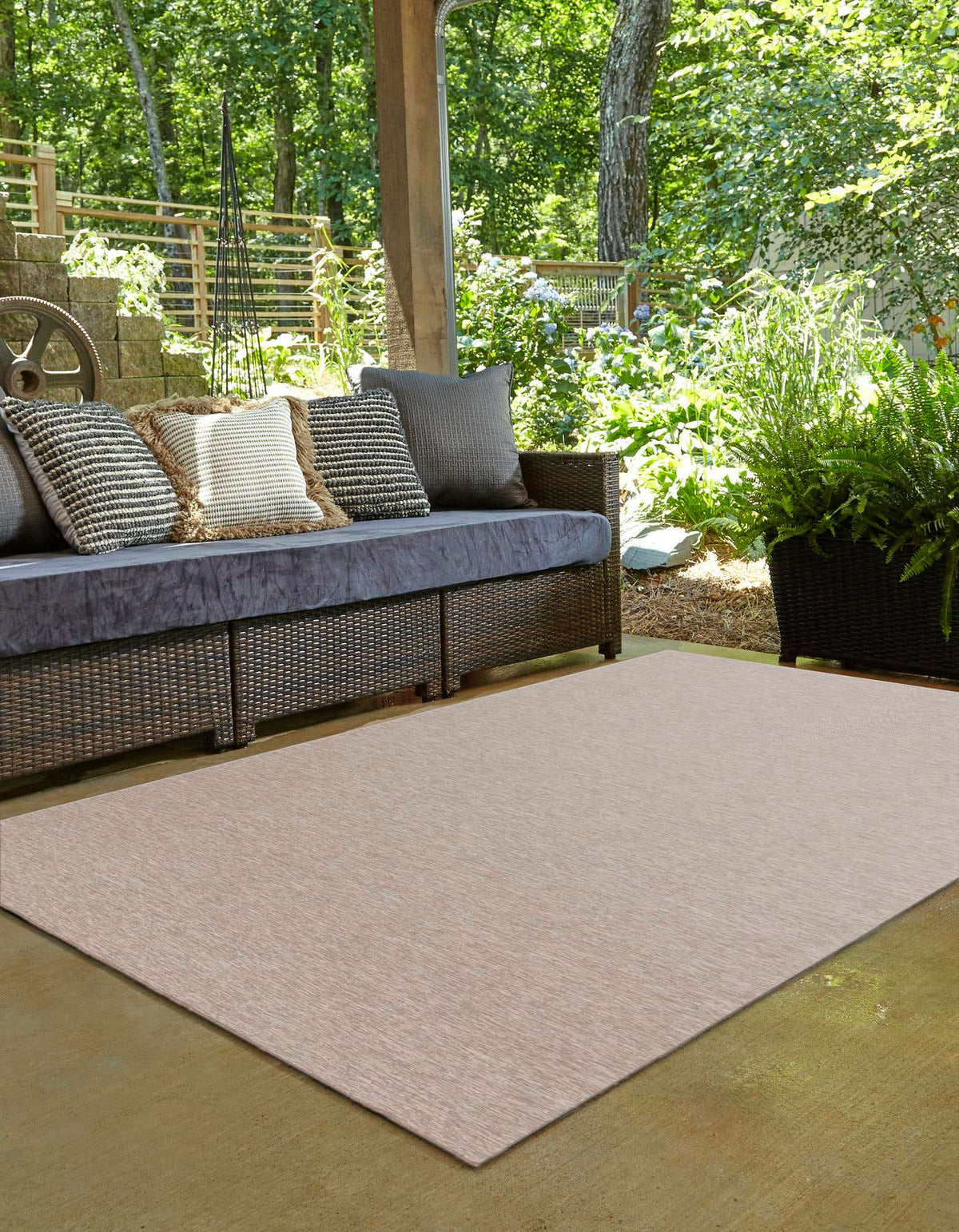 Rechteck Outdoor Teppich Outdoor Solid in Beige von Hadorn™ - Lifestyle Image