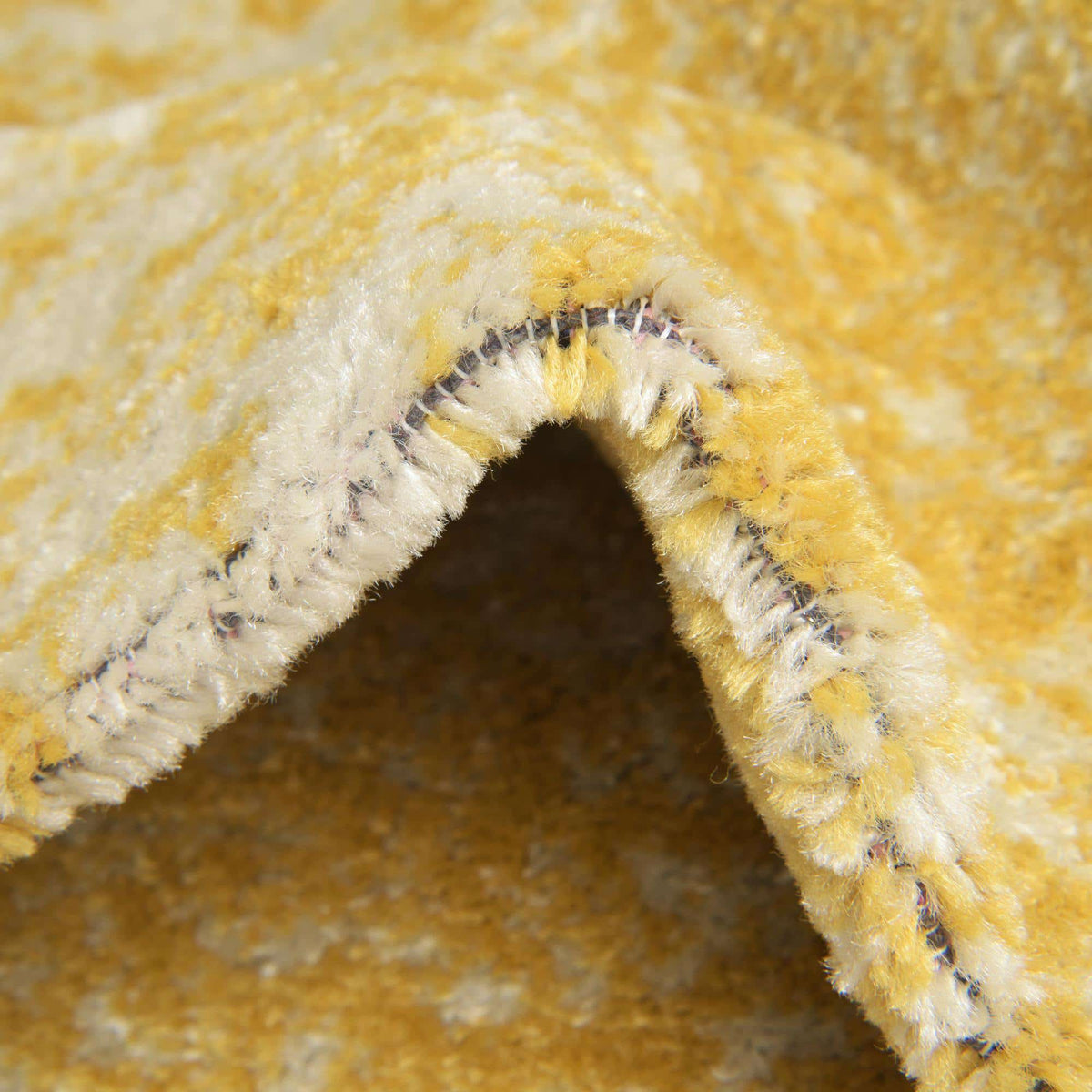 Rechteck Teppich Bexley in Gelb von Hadorn™ - Lifestyle Image