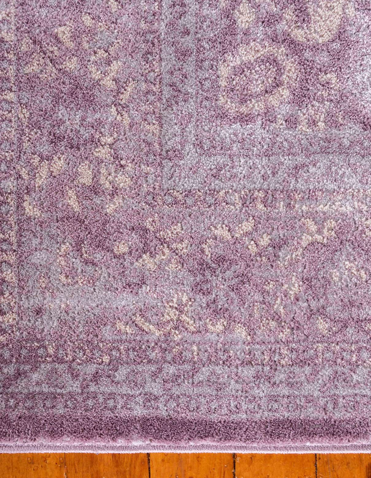 Rechteck Teppich Legacy in Violett von Hadorn™ - Lifestyle Image
