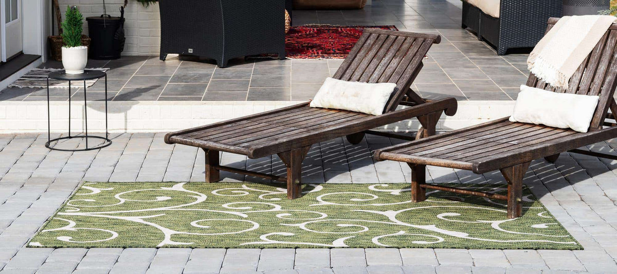 Rechteck Outdoor Teppich Outdoor Botanical in Grün von Hadorn™ - Lifestyle Image