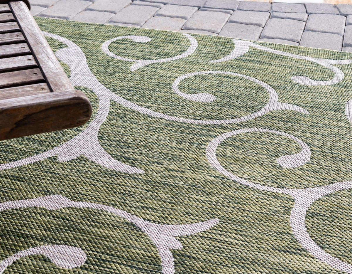 Rechteck Outdoor Teppich Outdoor Botanical in Grün von Hadorn™ - Lifestyle Image