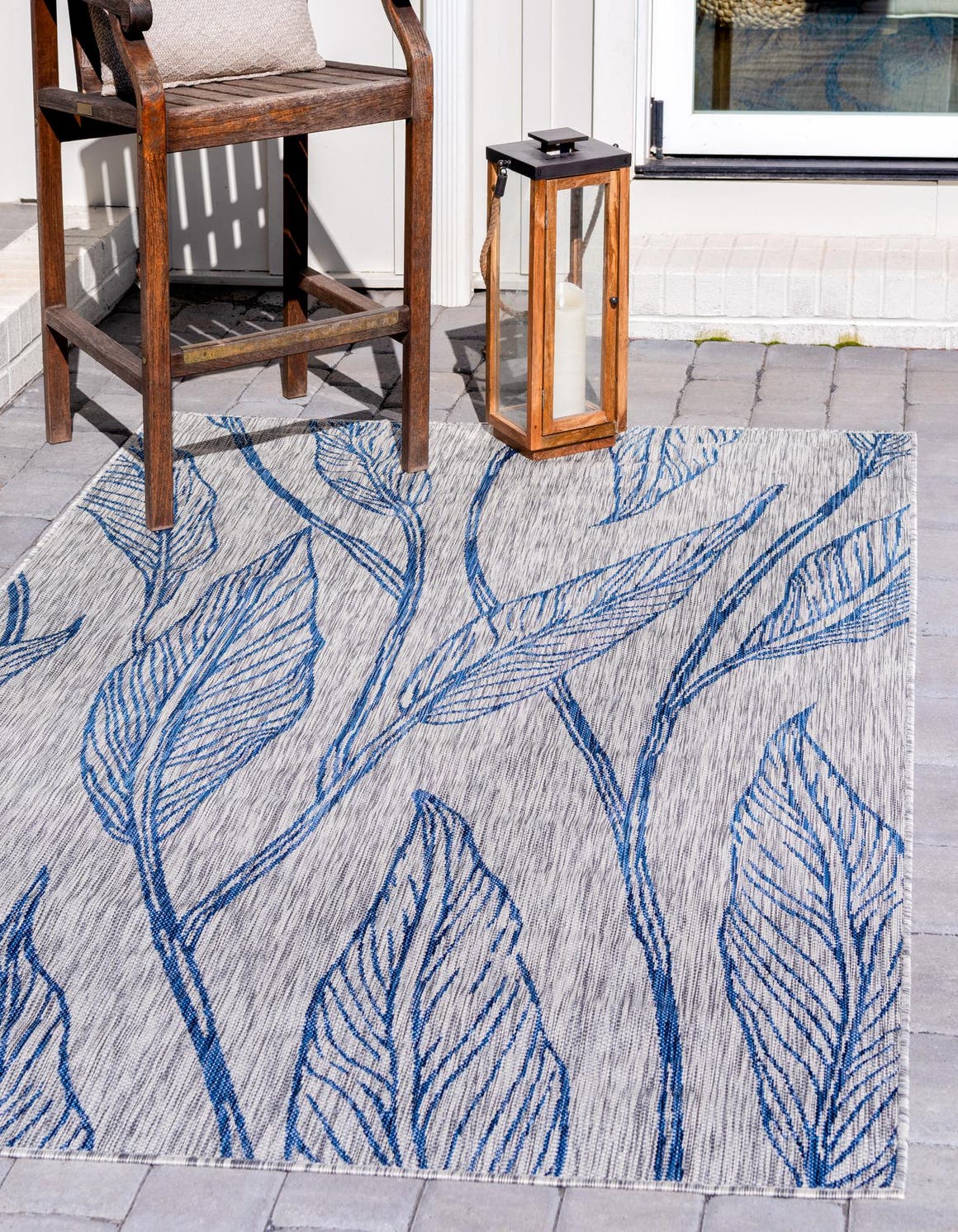 Rechteck Outdoor Teppich Outdoor Botanical in Hellgrau von Hadorn™ - Lifestyle Image