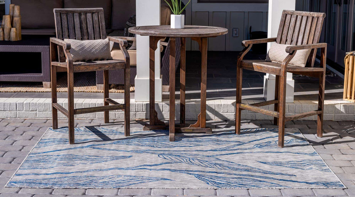 Rechteck Outdoor Teppich Outdoor Botanical in Hellgrau von Hadorn™ - Lifestyle Image