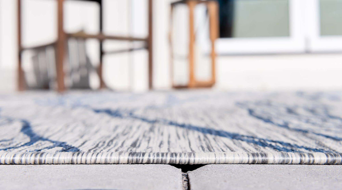 Rechteck Outdoor Teppich Outdoor Botanical in Hellgrau von Hadorn™ - Lifestyle Image