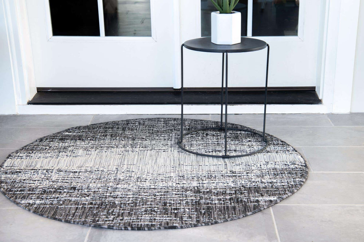 Rund Outdoor Teppich Outdoor Modern in Grau von Hadorn™ - Lifestyle Image