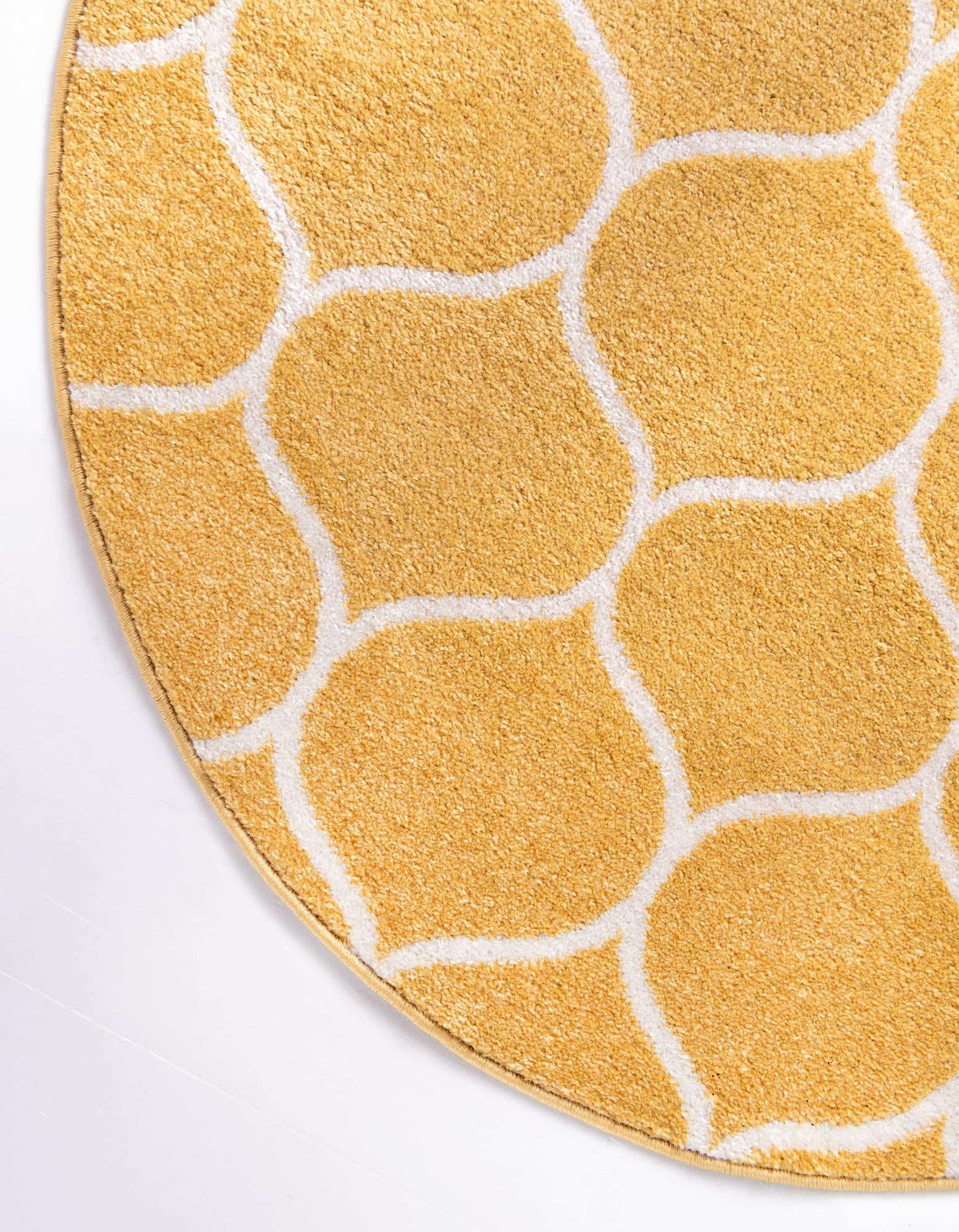 Rund Teppich Trellis Frieze in Gelb von Hadorn™ - Lifestyle Image
