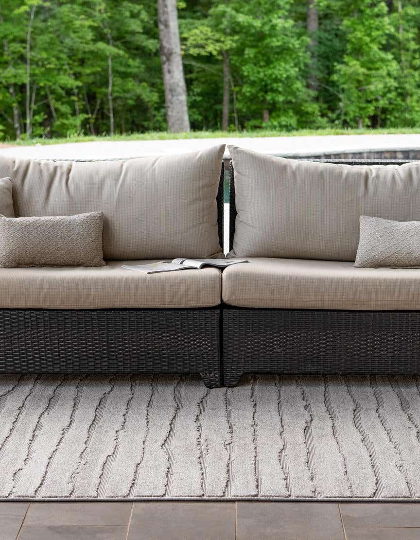 Rechteck Outdoor Teppich Sabrina Soto Outdoor in Grau von Hadorn™ - Lifestyle Image