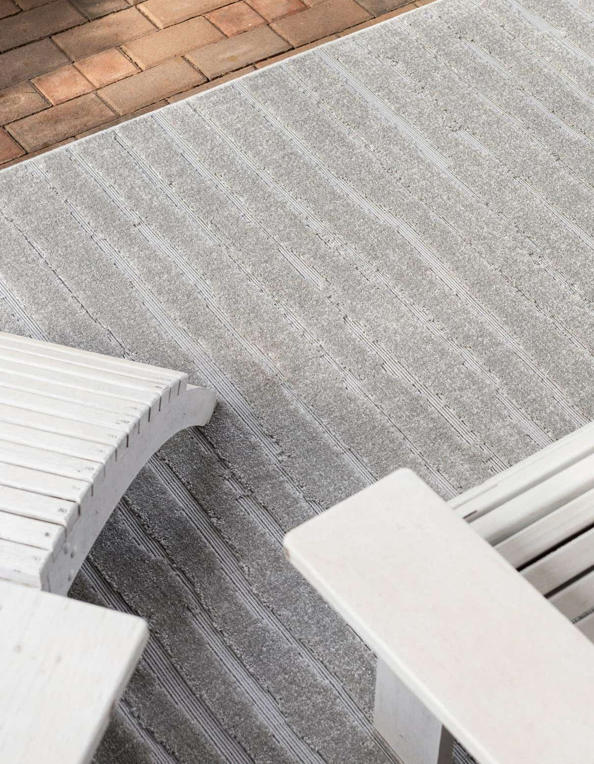Rechteck Outdoor Teppich Sabrina Soto Outdoor in Grau von Hadorn™ - Lifestyle Image