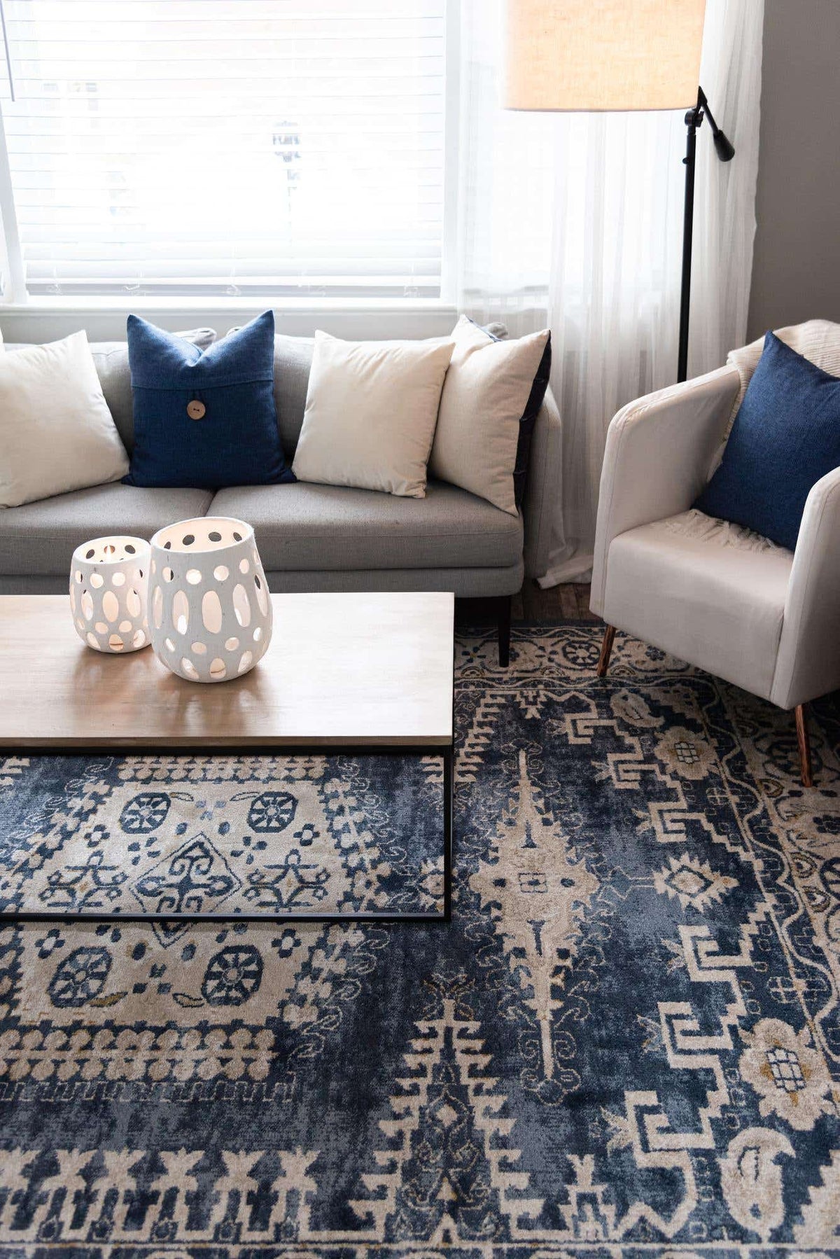 Rechteck Teppich Arcadia in Dunkelblau von Hadorn™ - Lifestyle Image