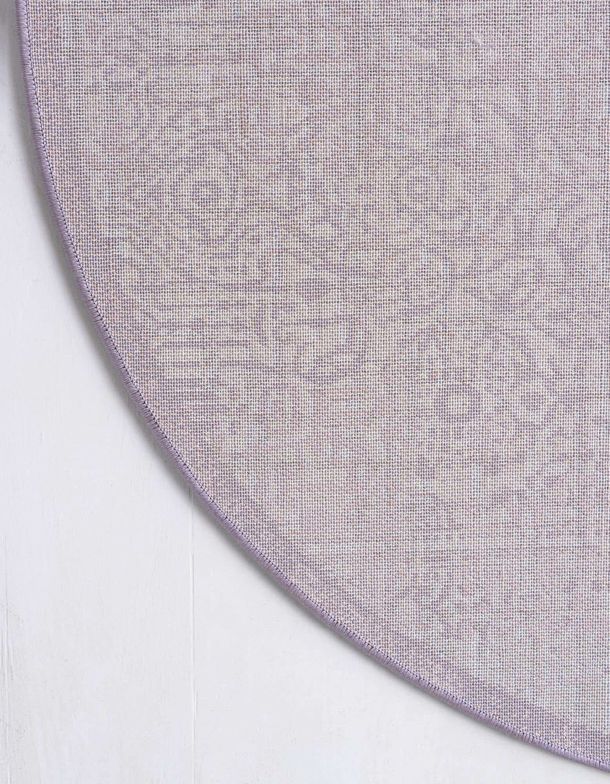 Rund Teppich Chesterfield in Violett von Hadorn™ - Lifestyle Image