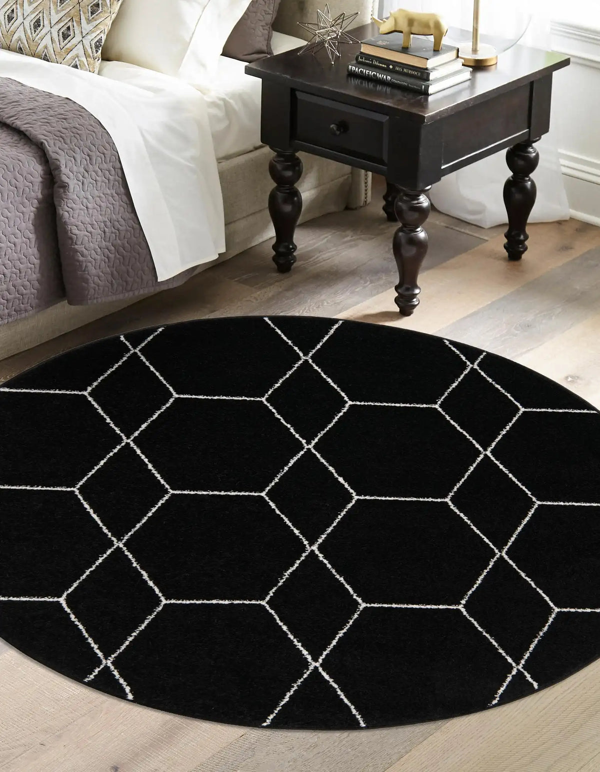 Rund Teppich Trellis Frieze in Schwarz von Hadorn™ - Lifestyle Image