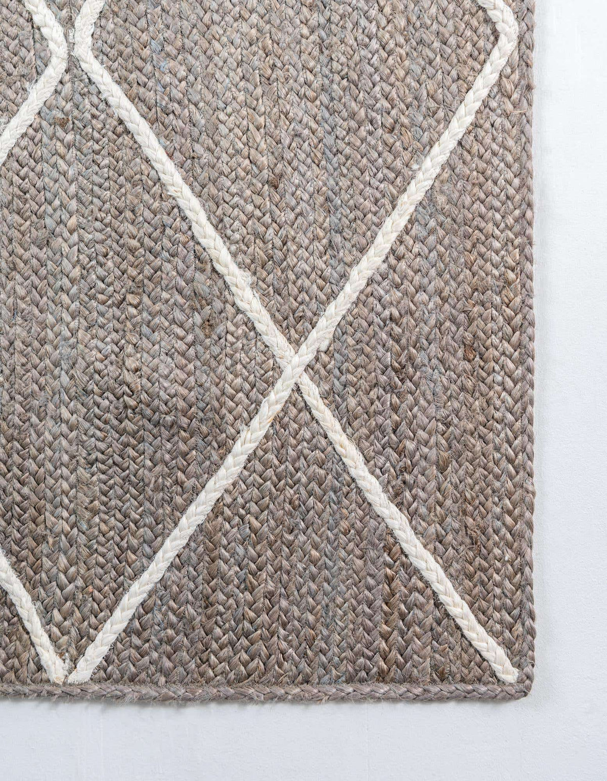 Rechteck Teppich Braided Jute in Grau von Hadorn™ - Lifestyle Image
