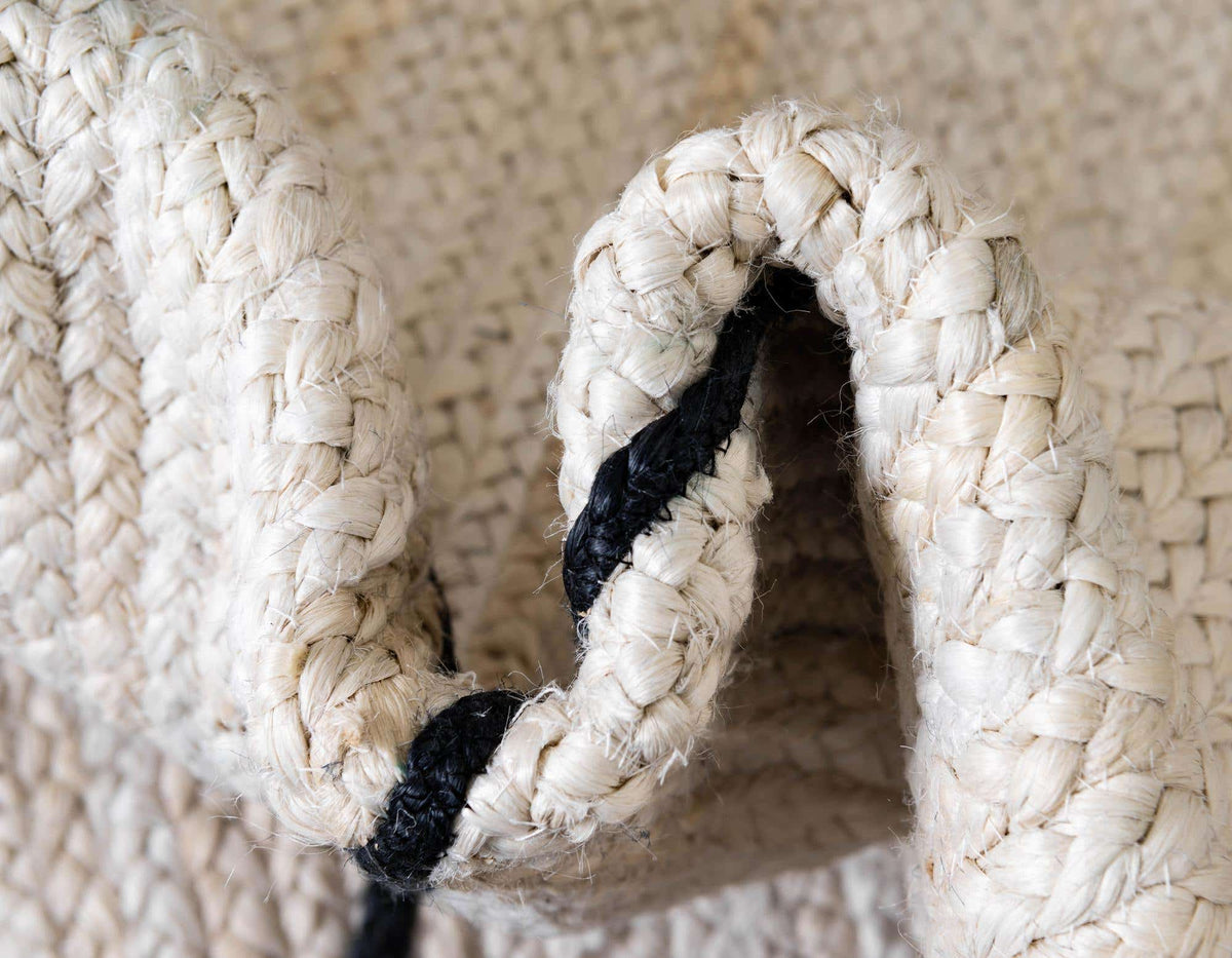 Rechteck Teppich Braided Jute in Elfenbein und Schwarz von Hadorn™ - Lifestyle Image
