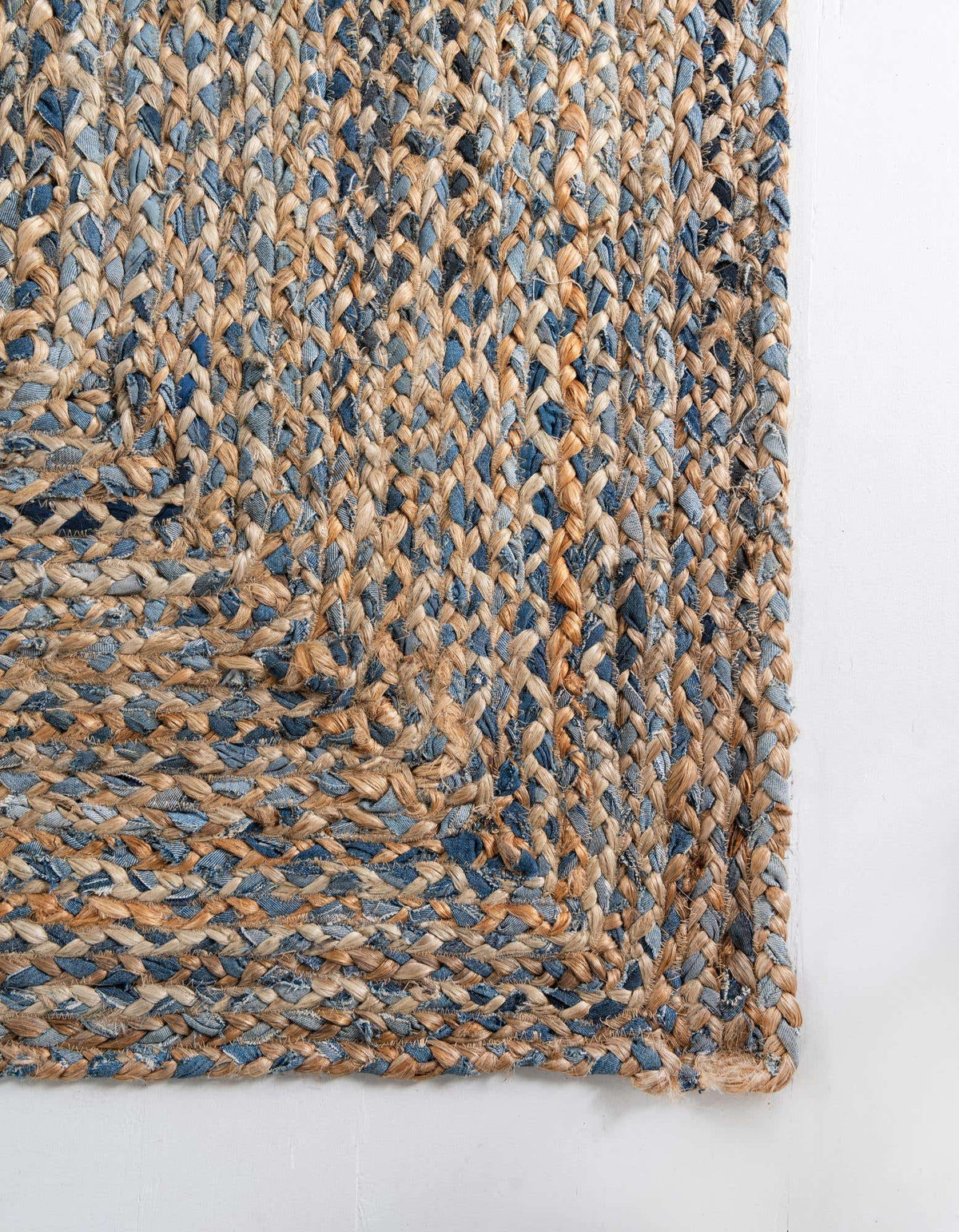 Rechteck Teppich Braided Chindi in Natürlich von Hadorn™ - Lifestyle Image