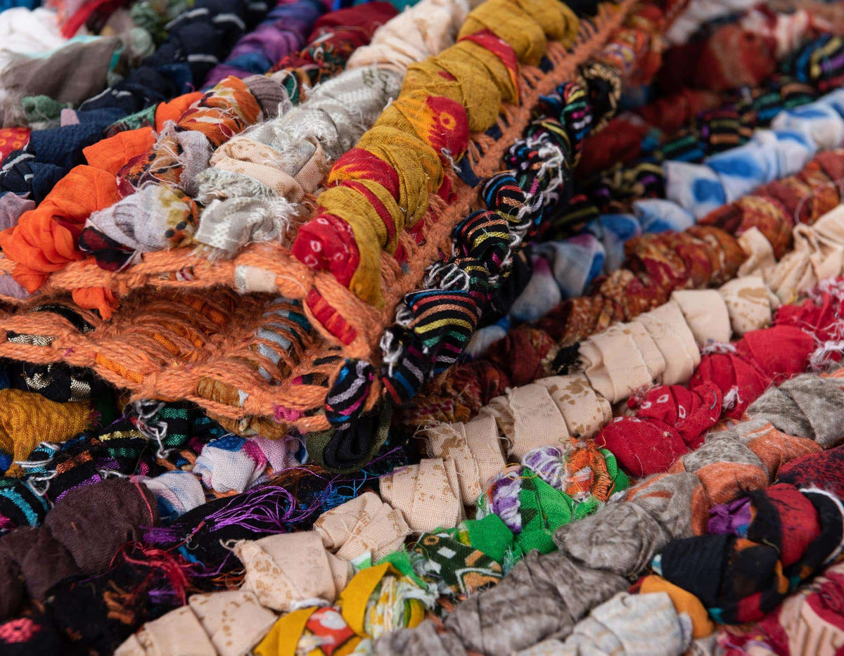 Rechteck Teppich Braided Chindi in Mehrfarbig von Hadorn™ - Lifestyle Image