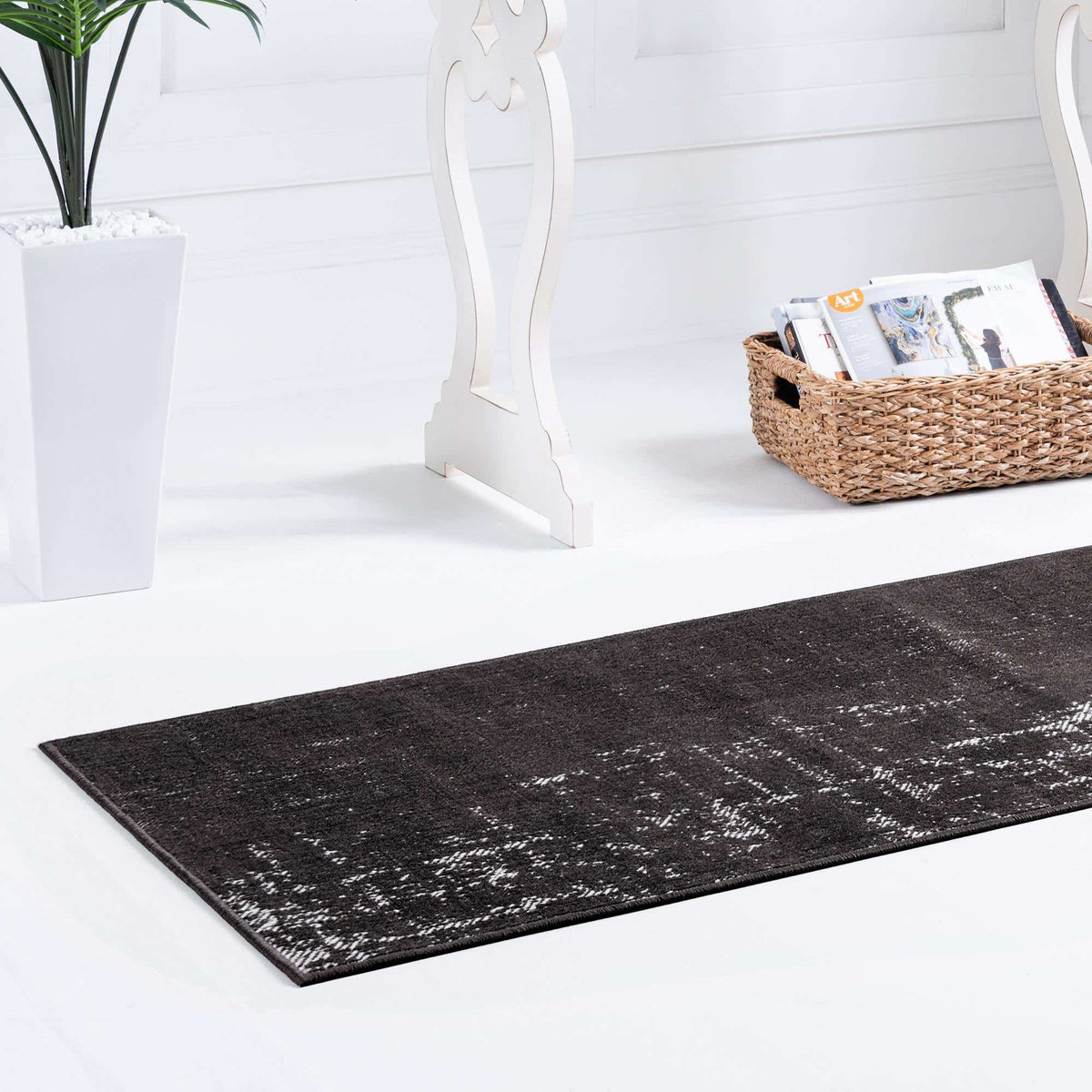 Läufer Teppich Valencia in Holzkohle von Hadorn™ - Lifestyle Image