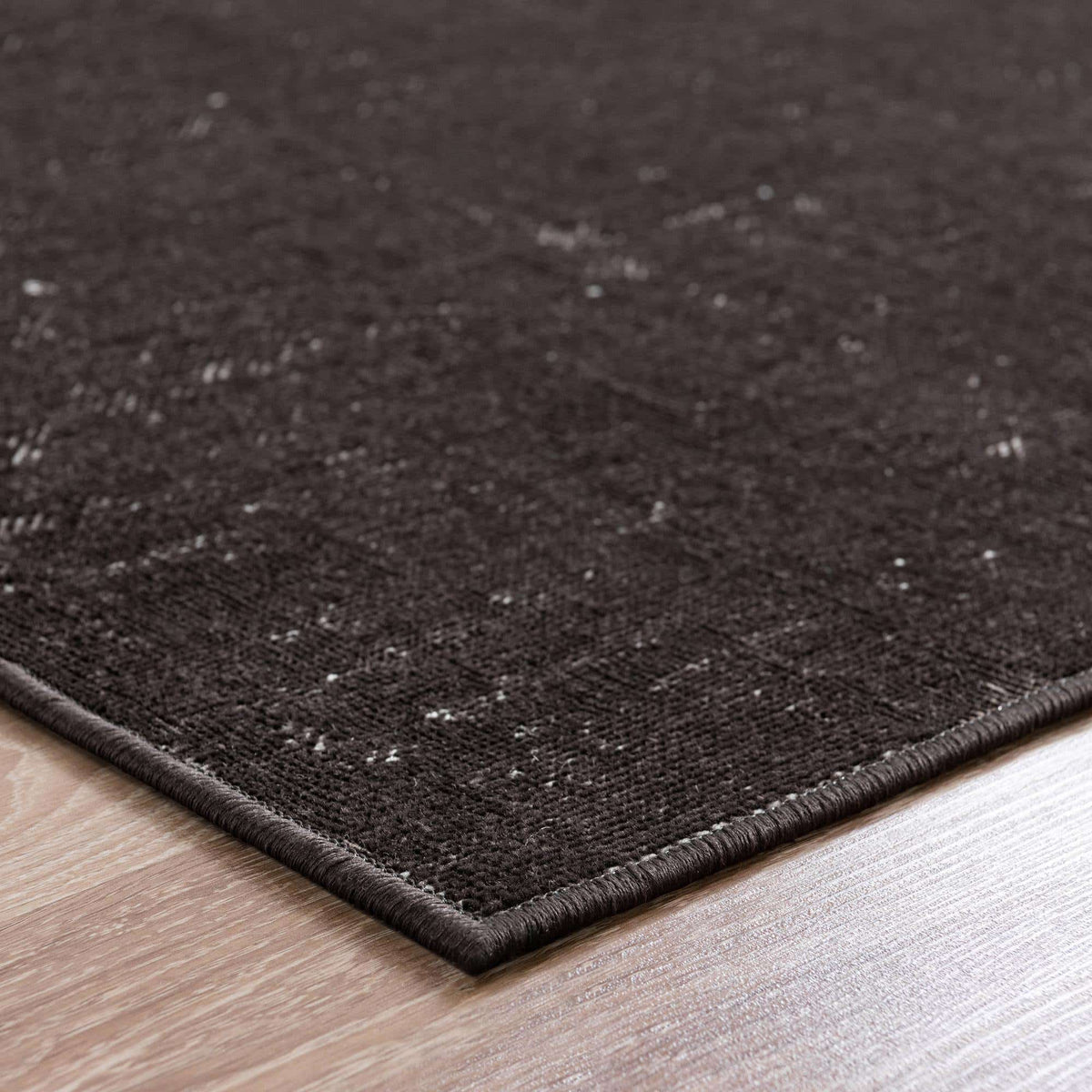 Läufer Teppich Valencia in Holzkohle von Hadorn™ - Lifestyle Image
