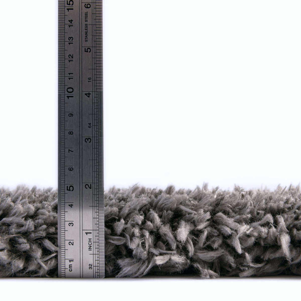 Rund Hochflorteppich Infinity Shag in Grau von Hadorn™ - Lifestyle Image
