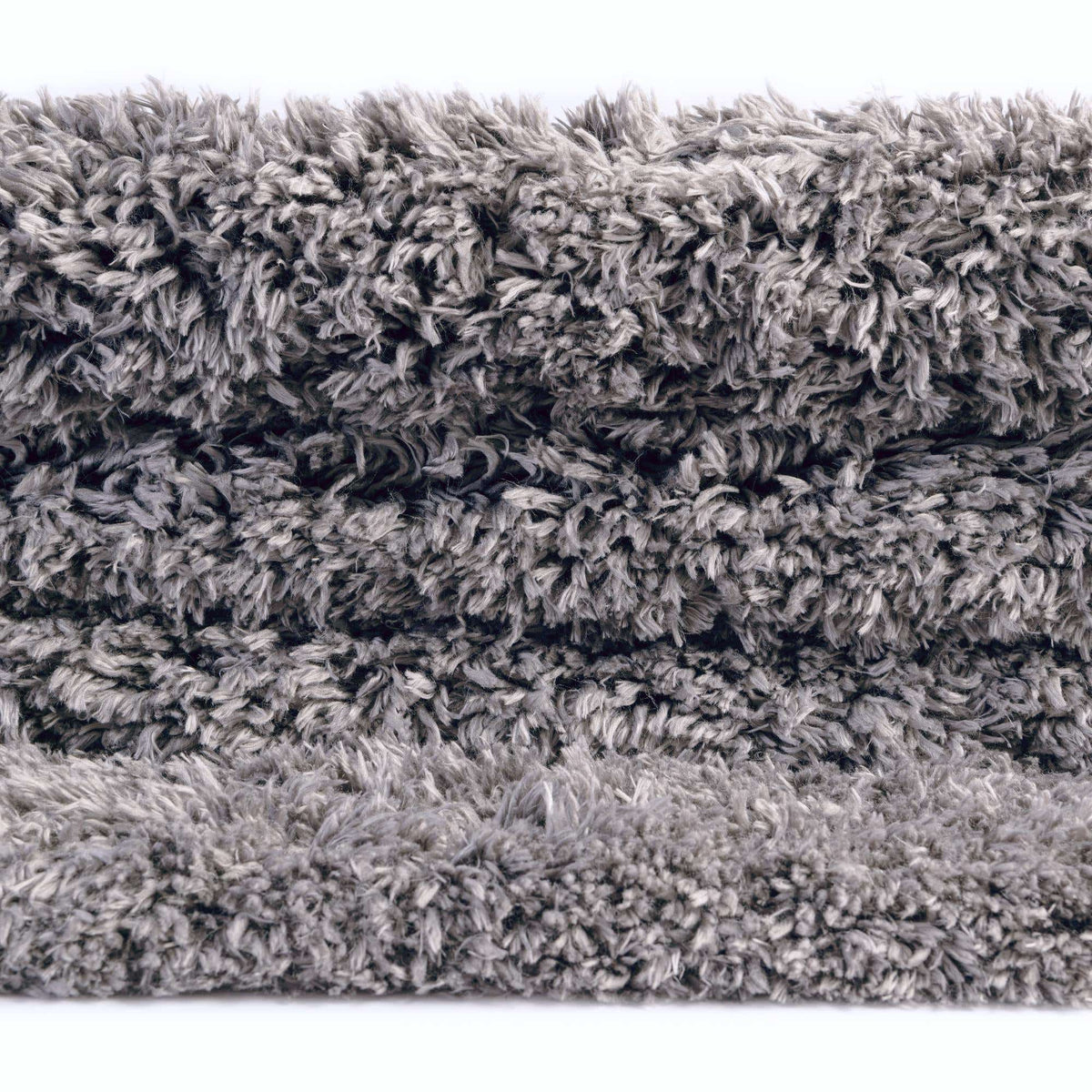 Rund Hochflorteppich Infinity Shag in Grau von Hadorn™ - Lifestyle Image