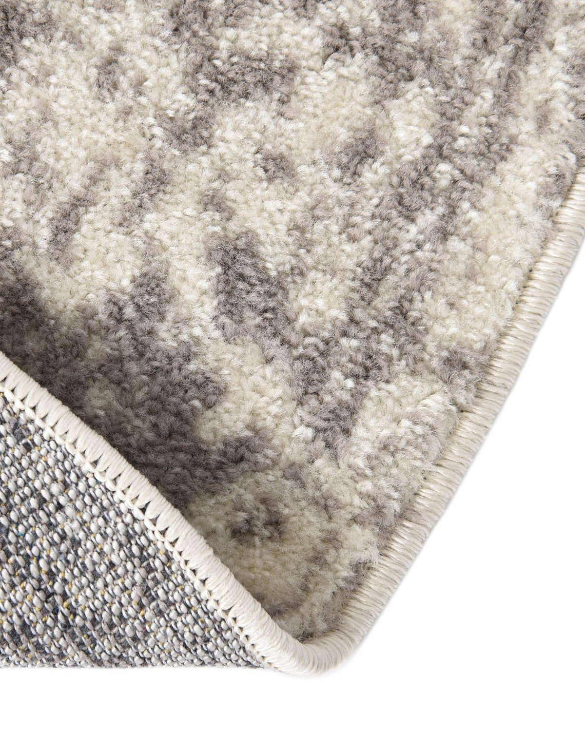 Oval Teppich Arlington in Weiss von Hadorn™ - Lifestyle Image