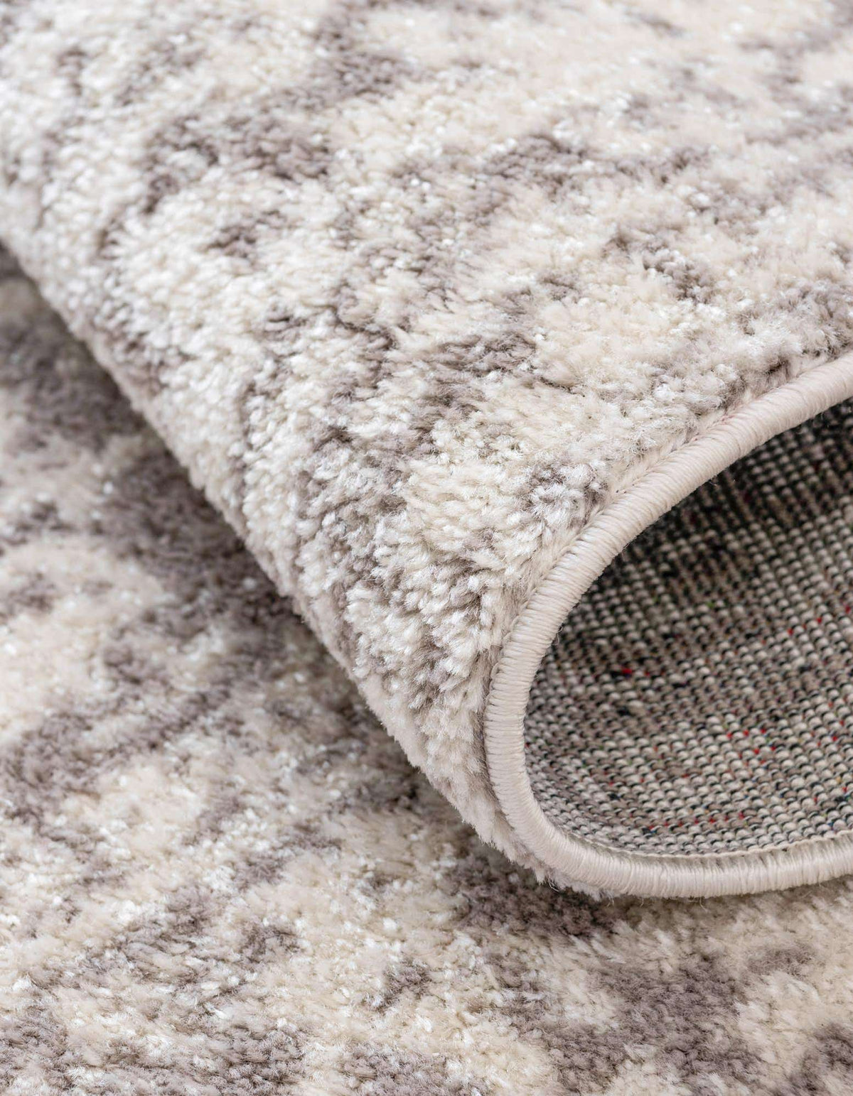 Oval Teppich Arlington in Weiss von Hadorn™ - Lifestyle Image