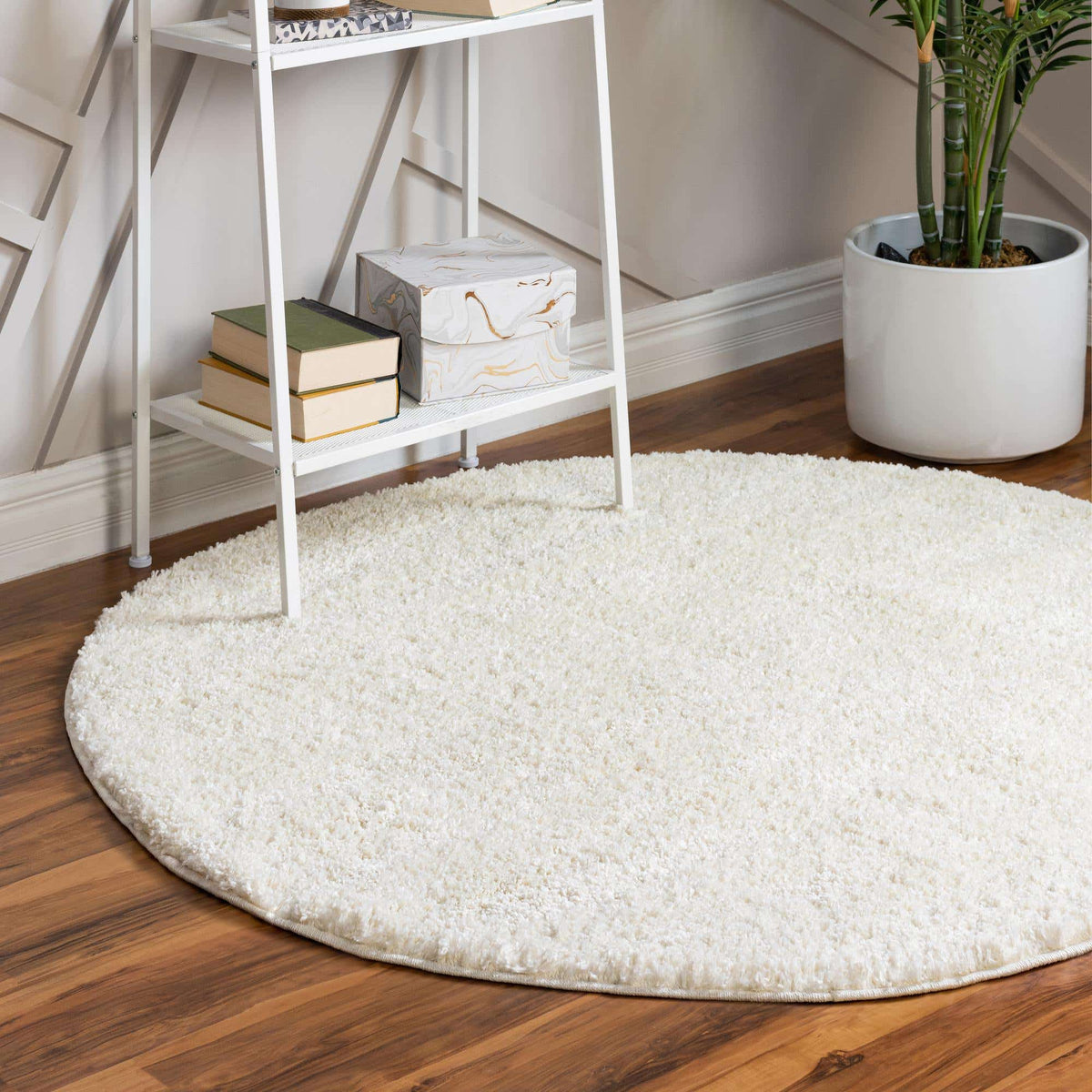 Rund Hochflorteppich Soft Solid Shag in Weiss von Hadorn™ - Lifestyle Image