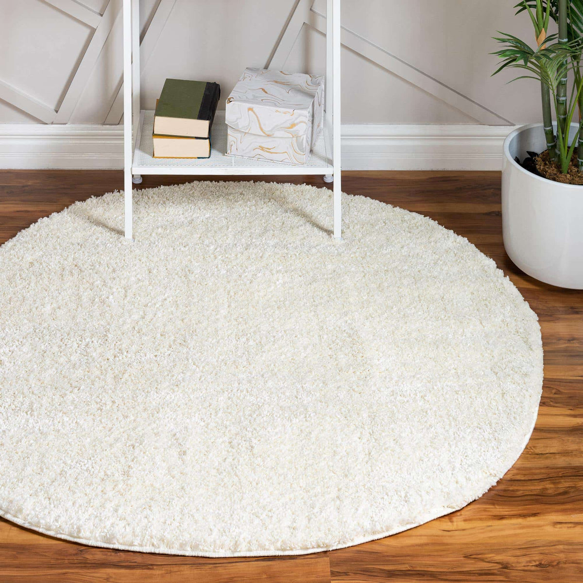 Rund Hochflorteppich Soft Solid Shag in Weiss von Hadorn™ - Lifestyle Image