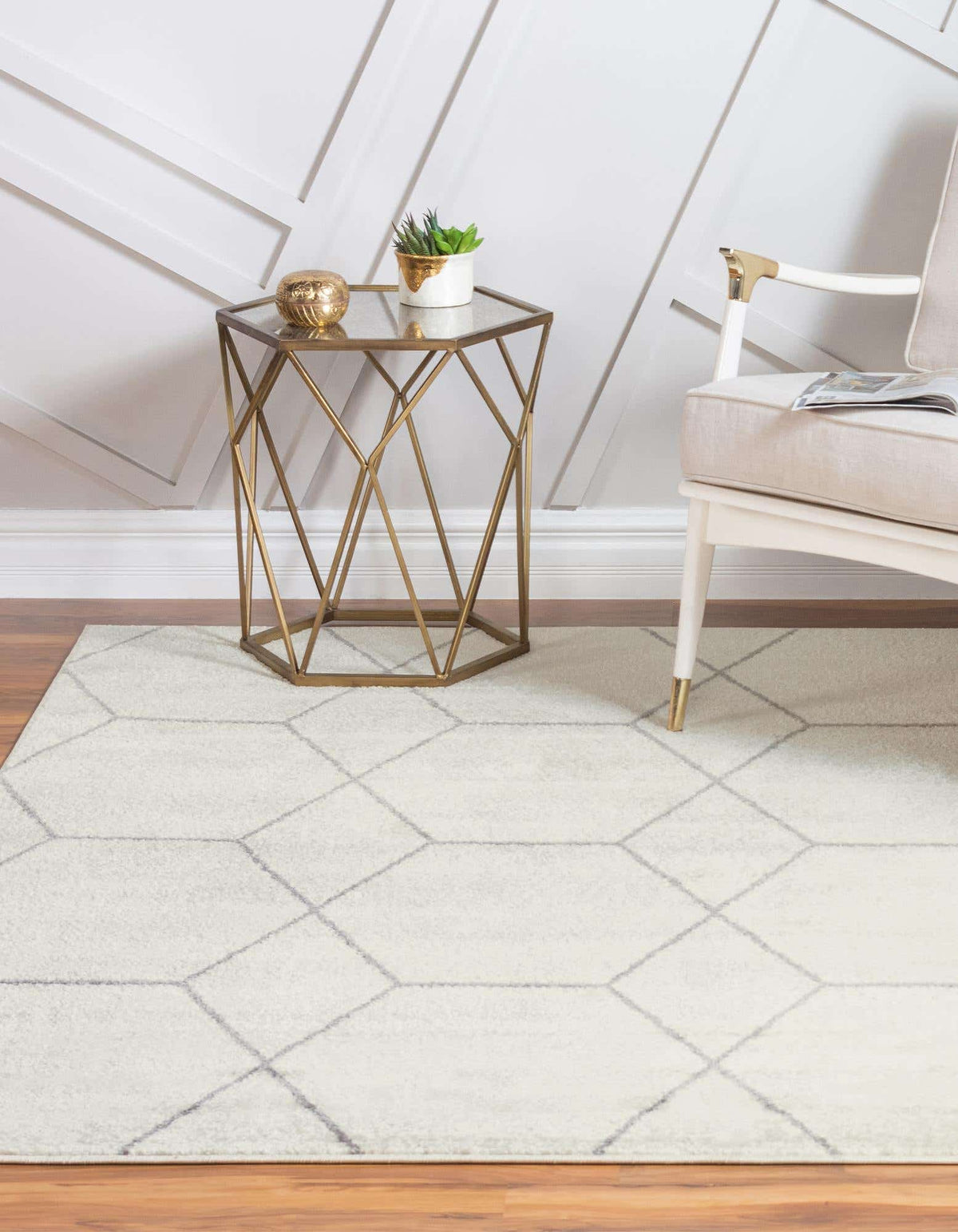 Quadratisch Teppich Trellis Frieze in Beige von Hadorn™ - Lifestyle Image