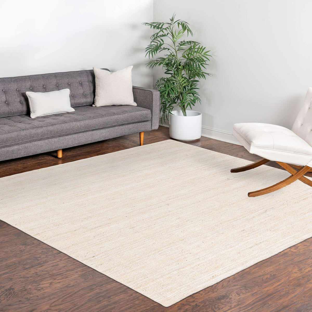 Quadratisch Teppich Braided Jute in Weiss von Hadorn™ - Lifestyle Image