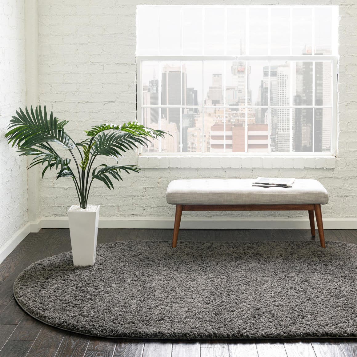 Oval Hochflorteppich Everyday Shag in Dunkelgrau von Hadorn™ - Lifestyle Image
