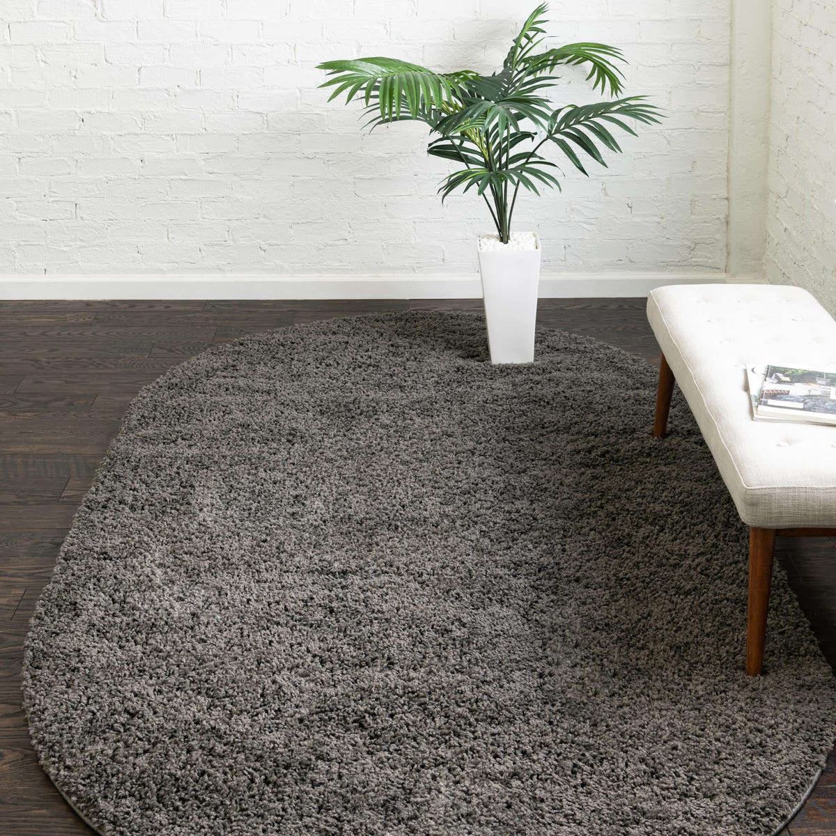 Oval Hochflorteppich Everyday Shag in Dunkelgrau von Hadorn™ - Lifestyle Image