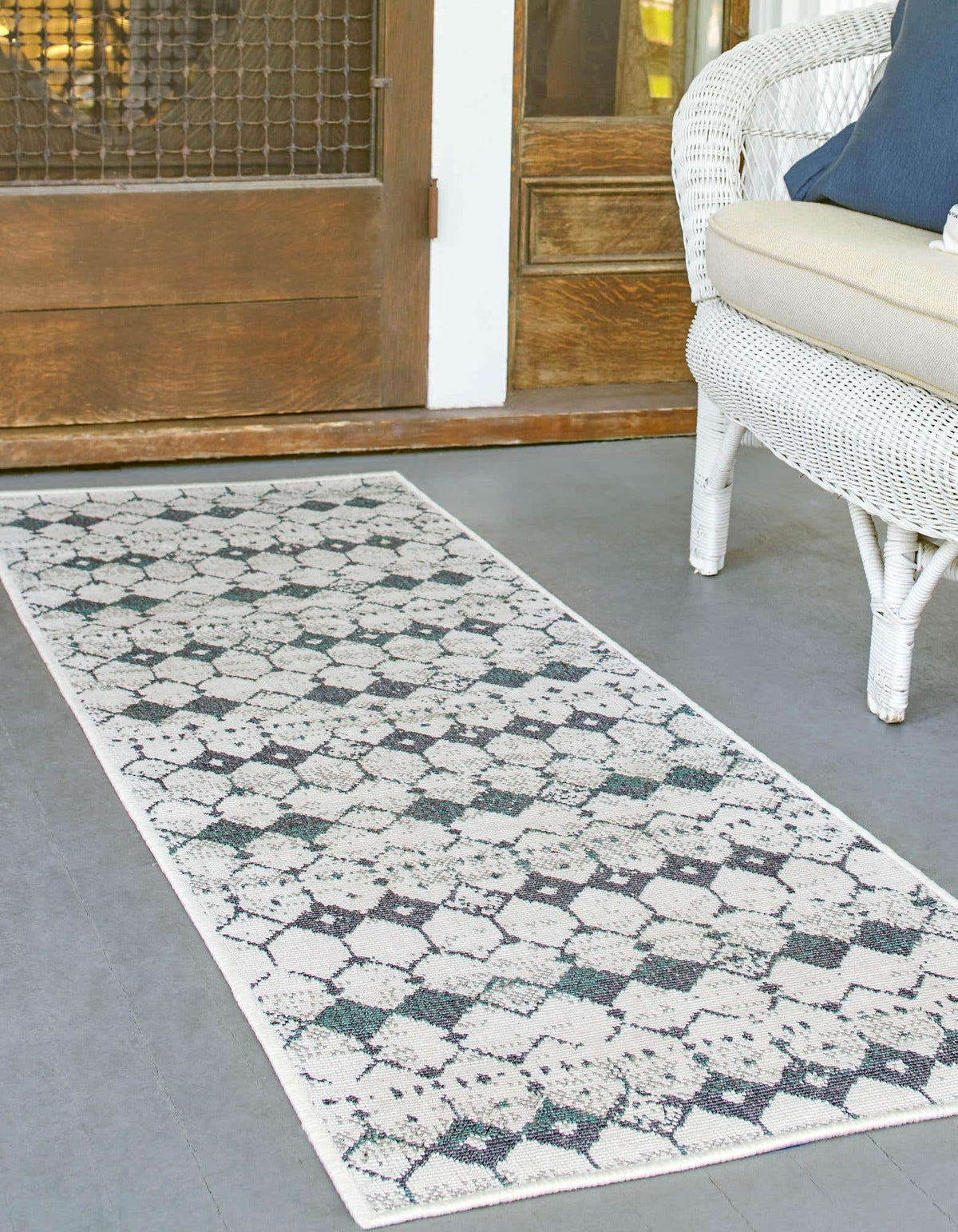 Läufer Outdoor Teppich Outdoor Trellis in Beige von Hadorn™ - Lifestyle Image
