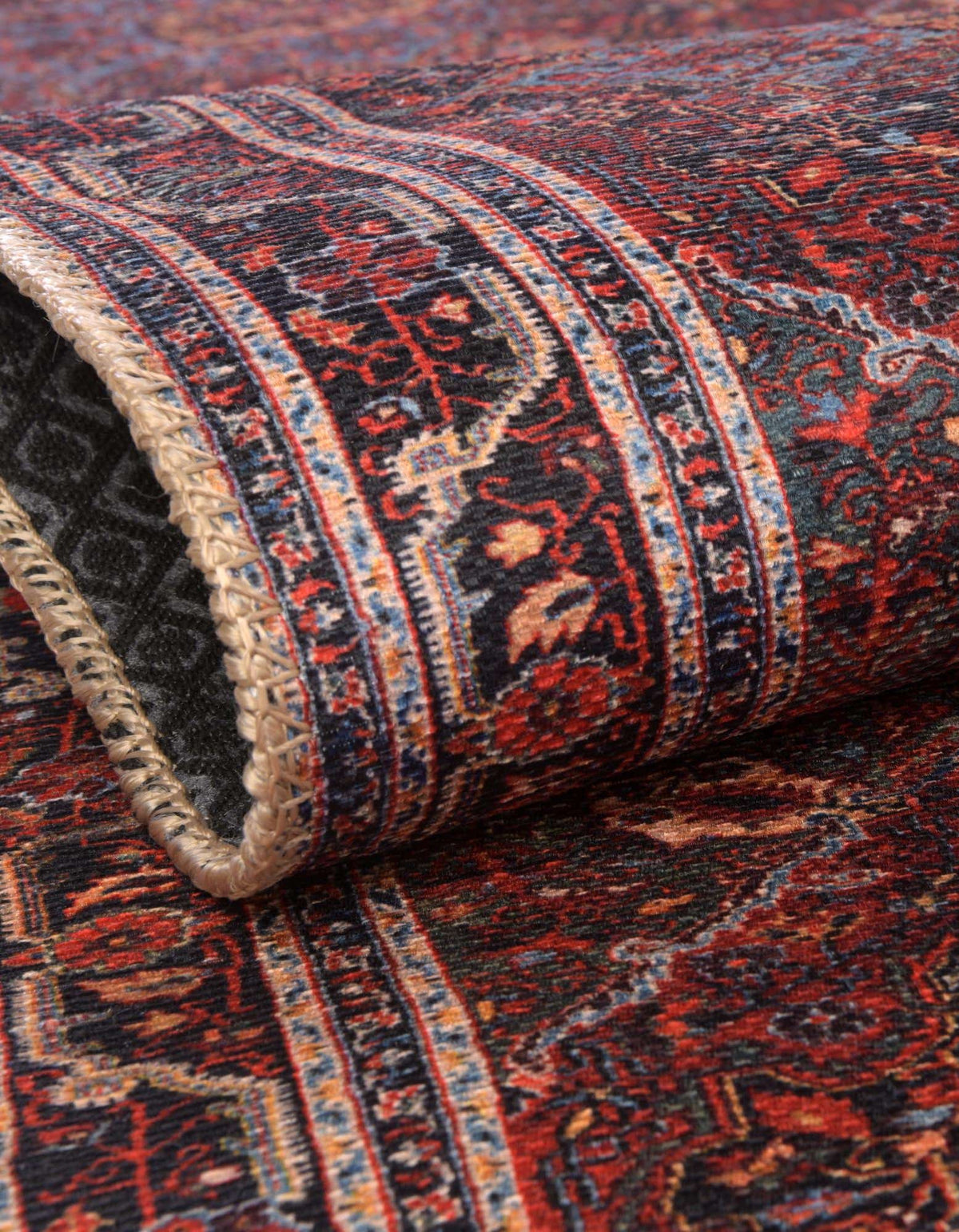 Quadratisch Teppich Timeless in Rot von Hadorn™ - Lifestyle Image