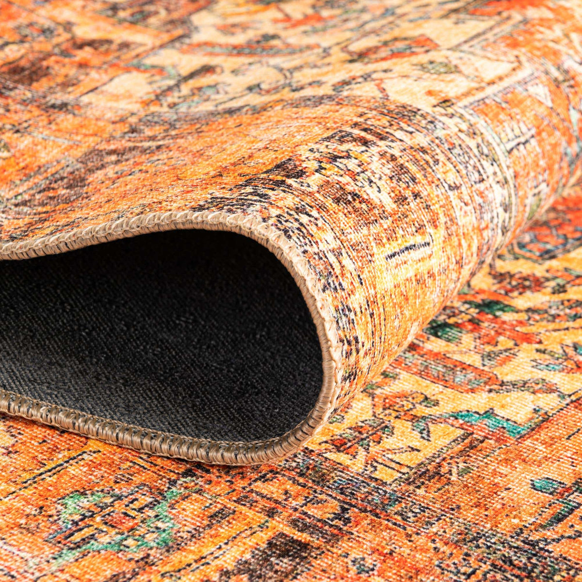 Rechteck Teppich Timeless in Rot von Hadorn™ - Lifestyle Image