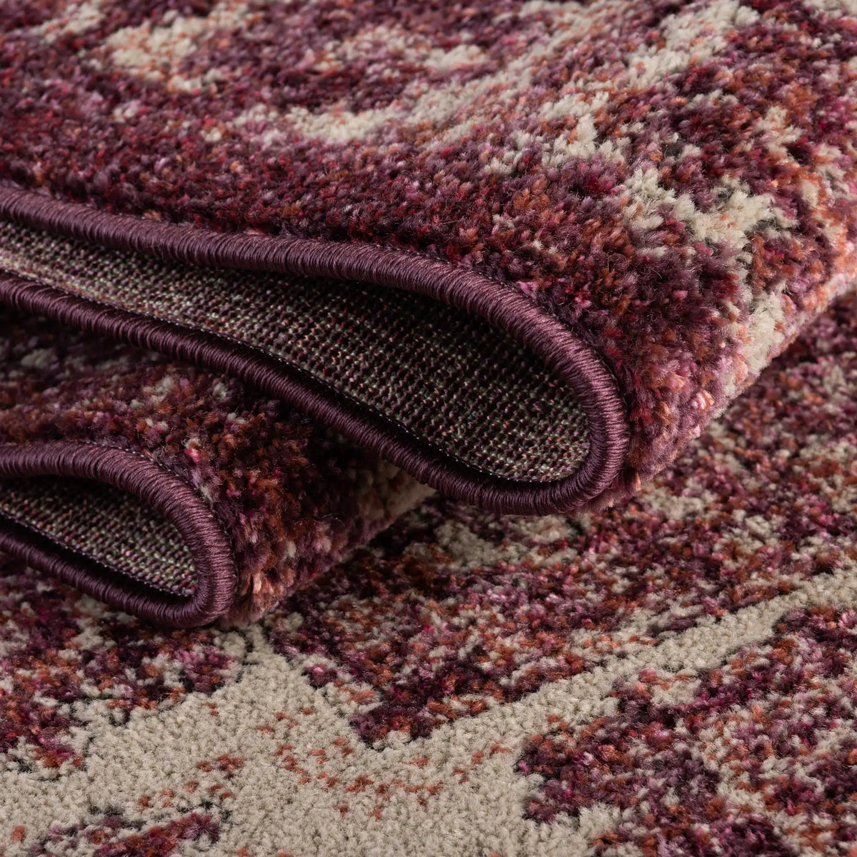 Quadratisch Teppich Isabella in Lila von Hadorn™ - Lifestyle Image
