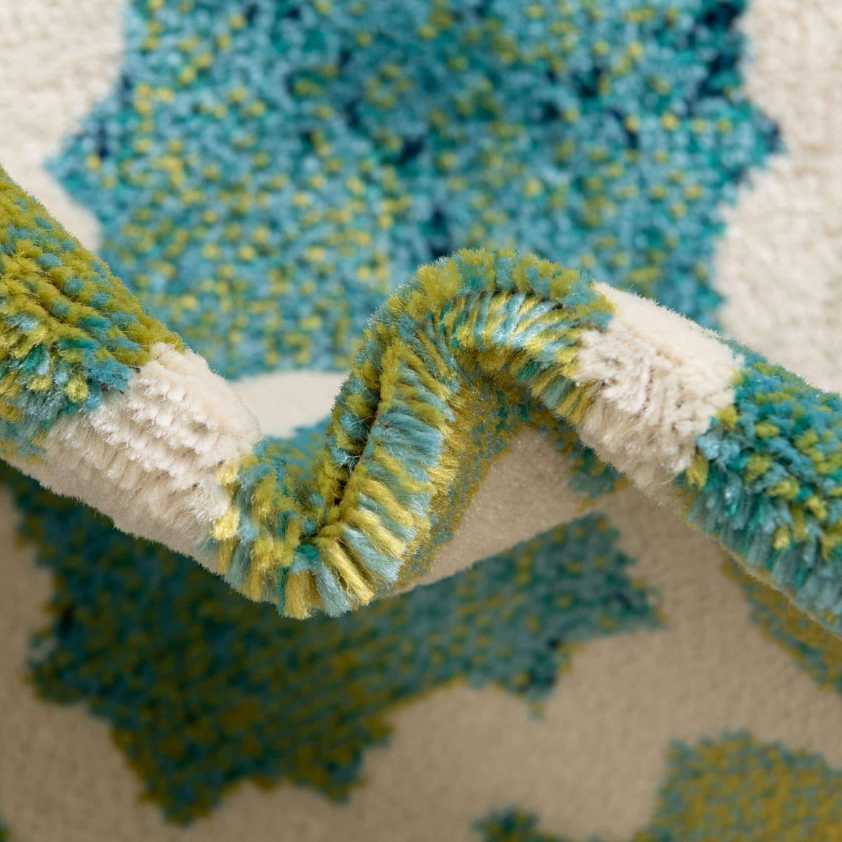 Rechteck Teppich Azalea in Blau von Hadorn™ - Lifestyle Image