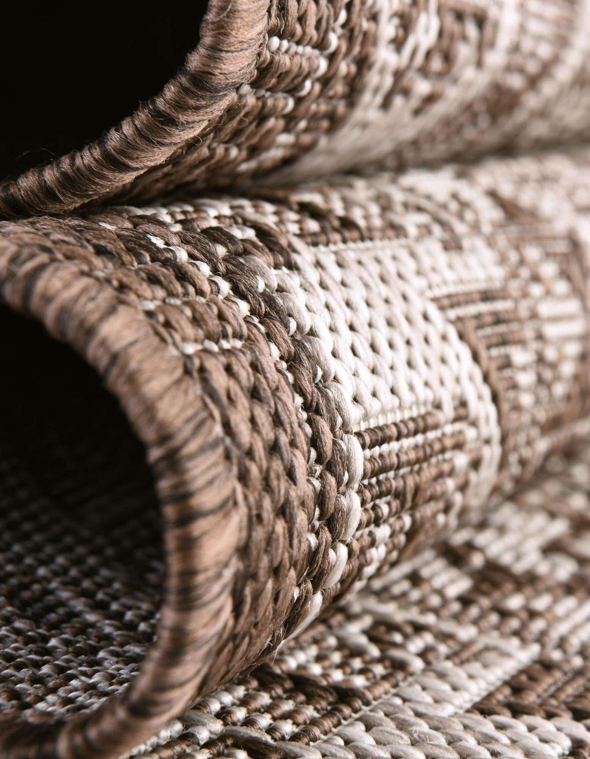 Achteck Outdoor Teppich Outdoor Aztec in Braun von Hadorn™ - Lifestyle Image