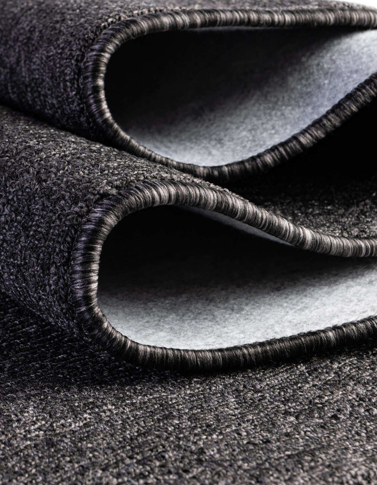 Rechteck Teppich Everyday Solid in Holzkohle von Hadorn™ - Lifestyle Image