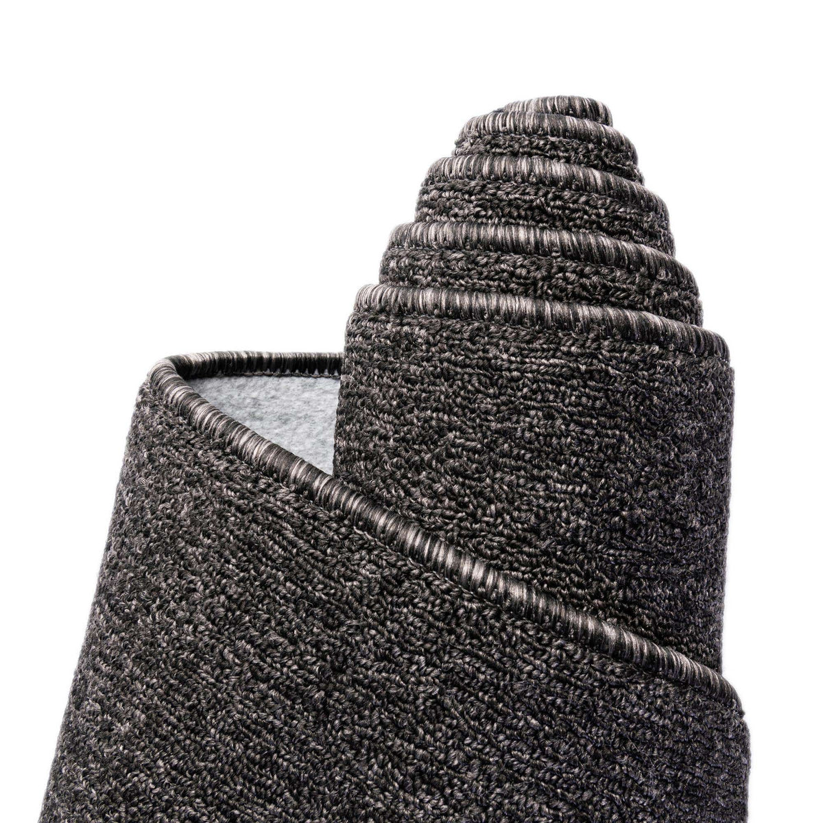 Quadratisch Teppich Everyday Solid in Holzkohle von Hadorn™ - Lifestyle Image