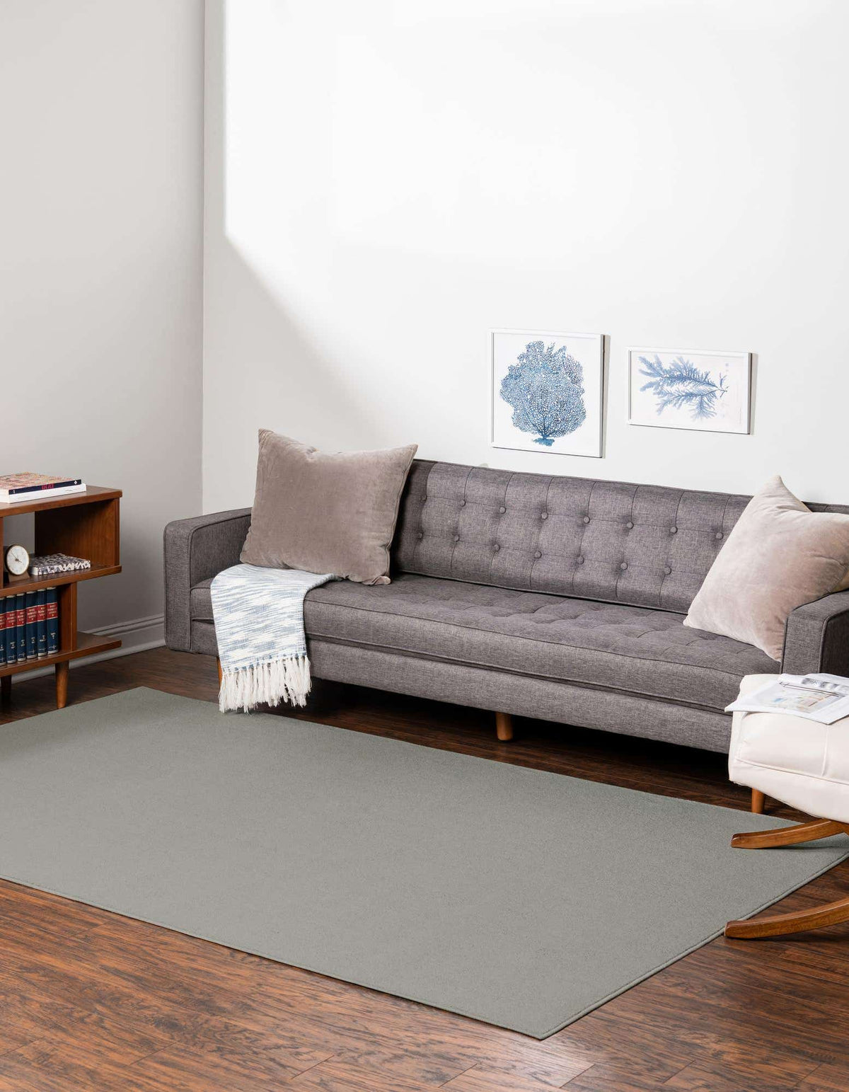 Rechteck Teppich Everyday Solid in Hellgrau von Hadorn™ - Lifestyle Image