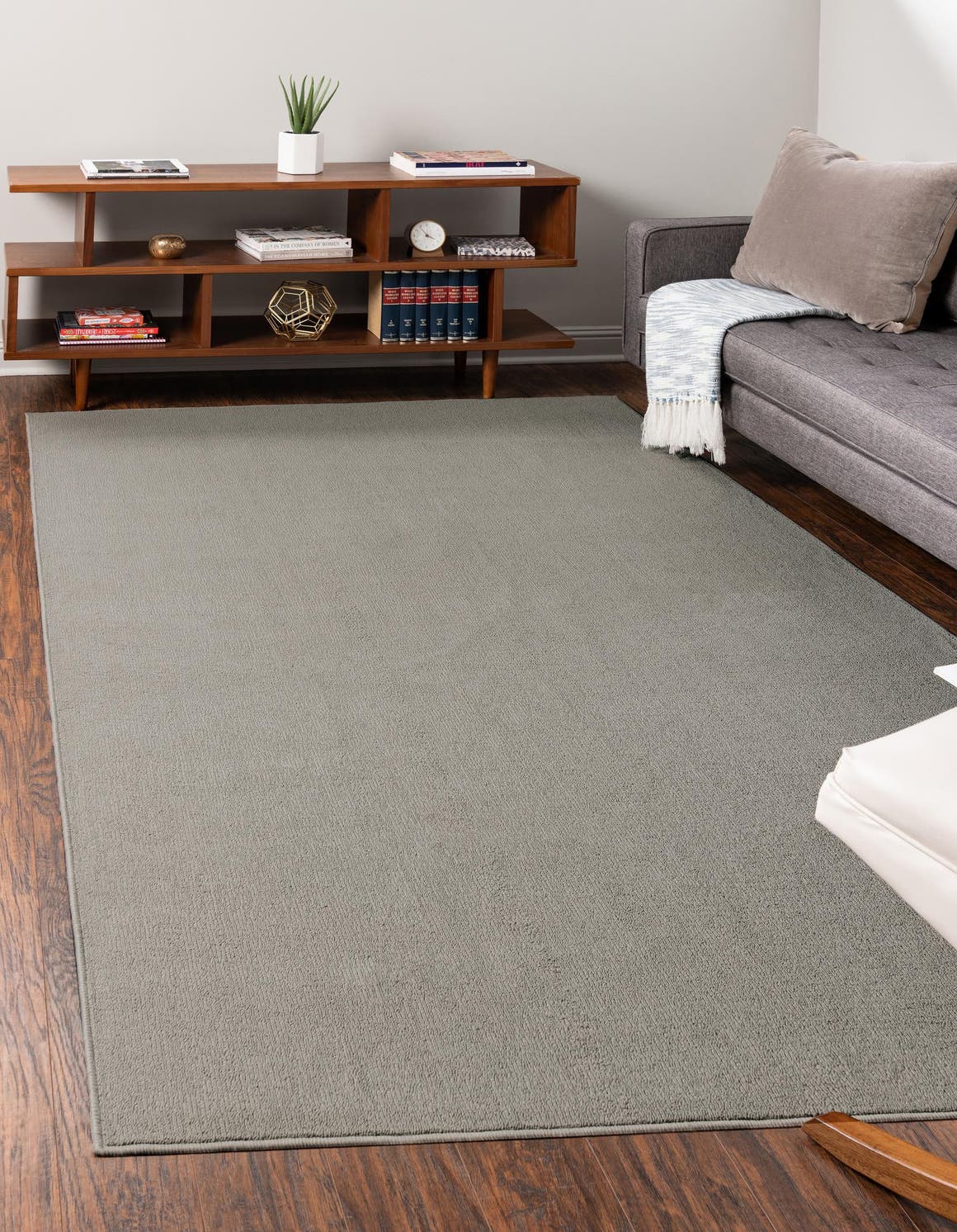 Rechteck Teppich Everyday Solid in Hellgrau von Hadorn™ - Lifestyle Image