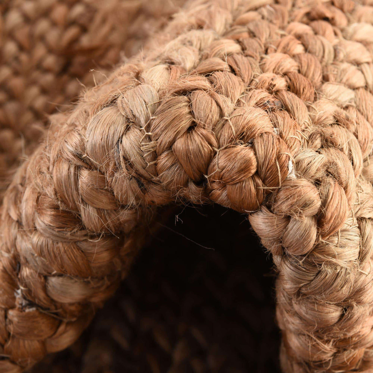 Läufer Handgeflochten Teppich Braided Jute Luxe in Natürlich von Hadorn™ - Lifestyle Image