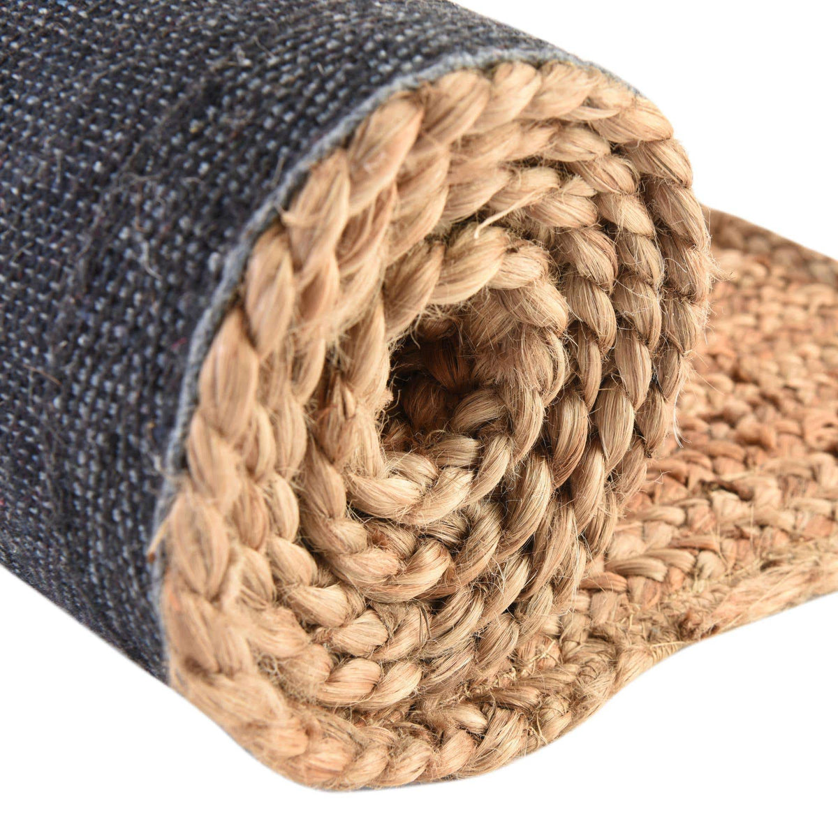 Läufer Handgeflochten Teppich Braided Jute Luxe in Natürlich von Hadorn™ - Lifestyle Image
