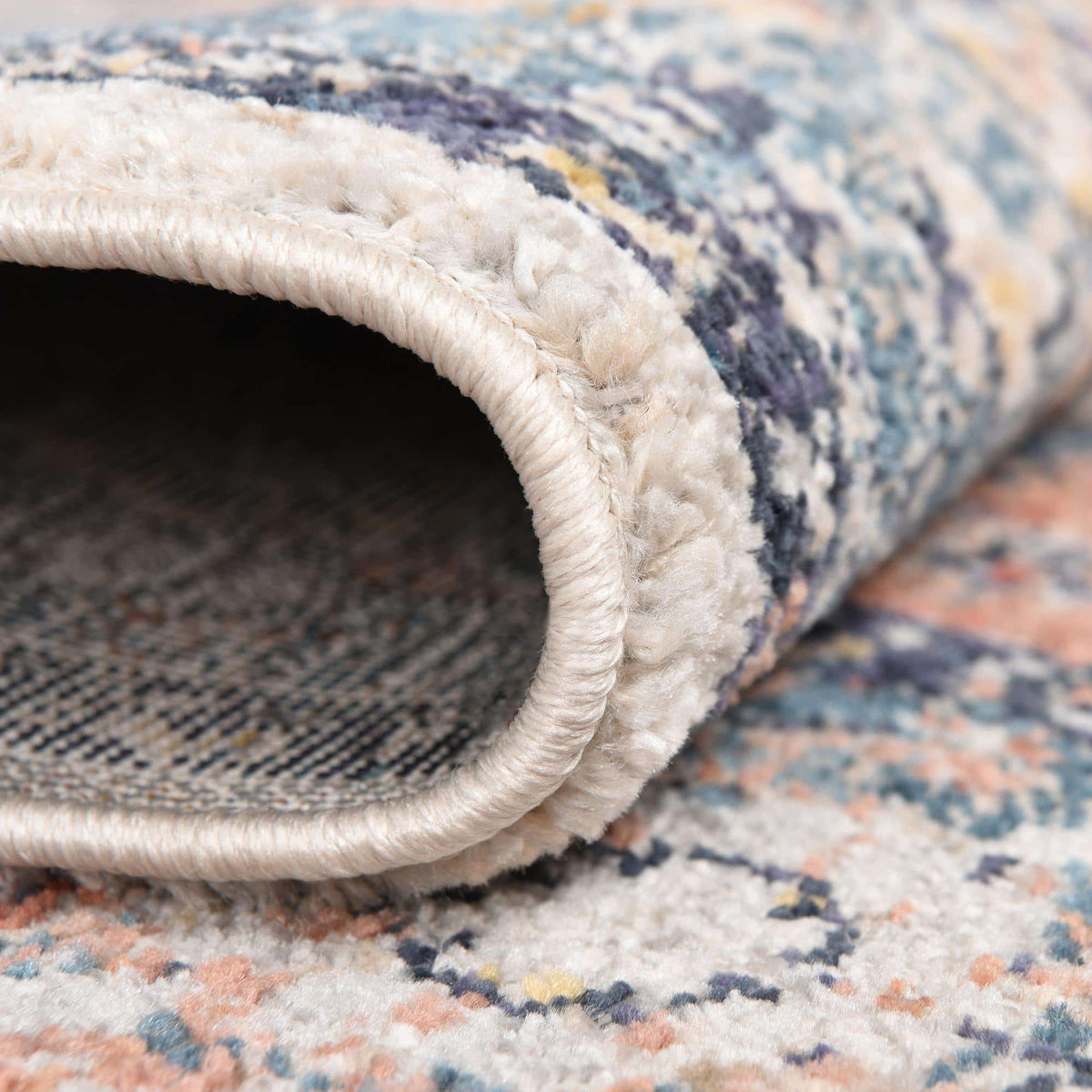 Oval Teppich Lola in Blau von Hadorn™ - Lifestyle Image