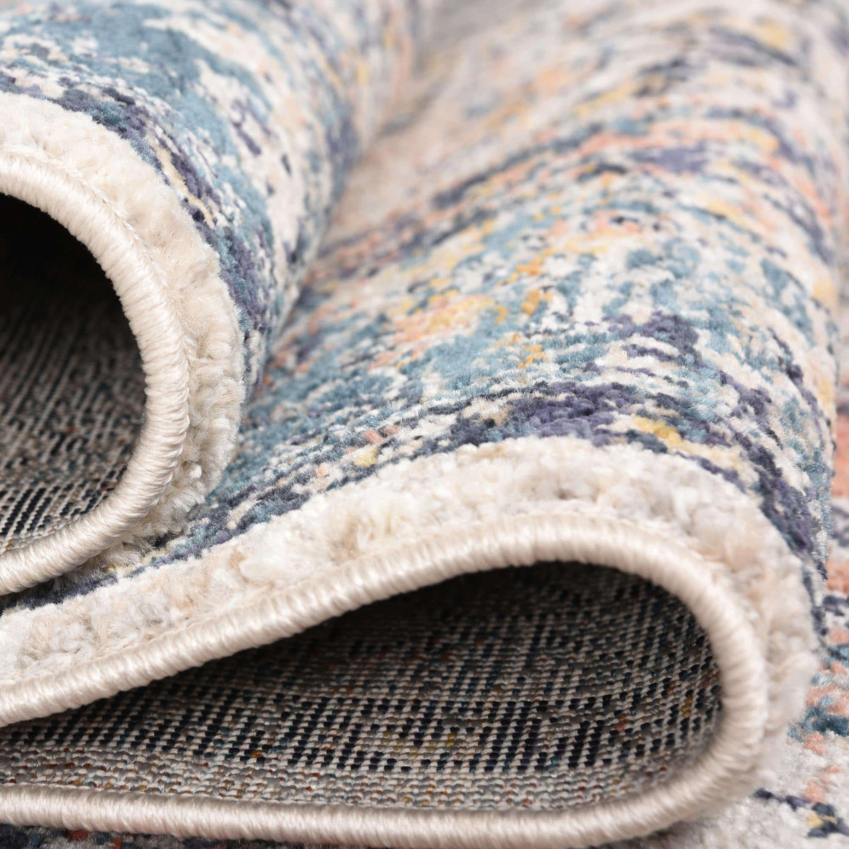 Oval Teppich Lola in Blau von Hadorn™ - Lifestyle Image