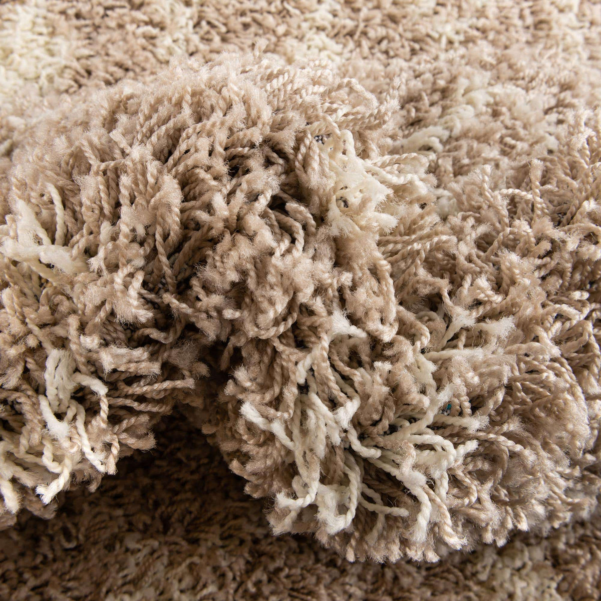 Rund Hochflorteppich Moroccan Trellis Shag in Hellbraun von Hadorn™ - Lifestyle Image