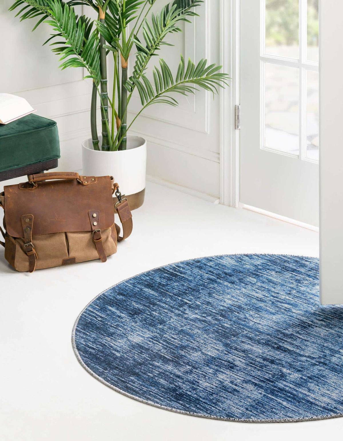 Rund Teppich Asha in Blau von Hadorn™ - Lifestyle Image